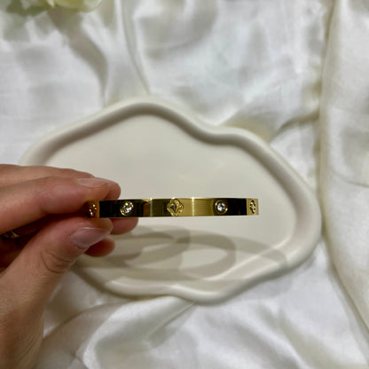 Amara Armreif personalisieren